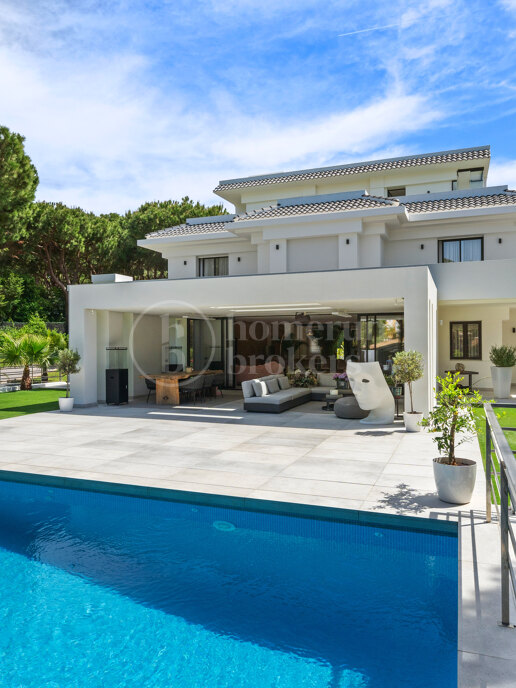 Casa Osiris - Six Bedroom Villa in Hacienda Las Chapas, Marbella East