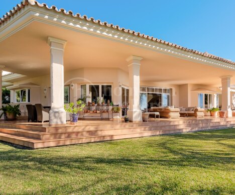 Casa Inola - Classic Villas with sea views in El Herrojo, La Quinta