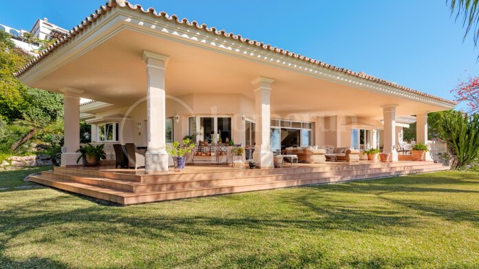 Casa Inola - Classic Villas with sea views in El Herrojo, La Quinta