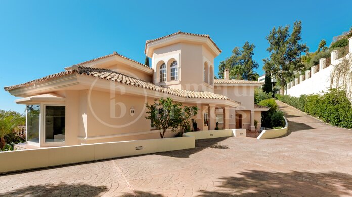 Casa Inola - Classic Villas with sea views in El Herrojo, La Quinta