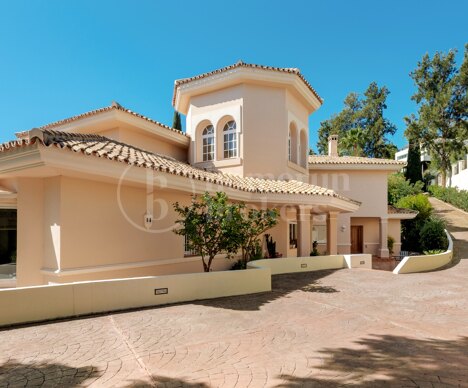 Casa Inola - Classic Villas with sea views in El Herrojo, La Quinta