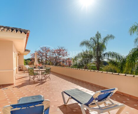 Casa Inola - Classic Villas with sea views in El Herrojo, La Quinta