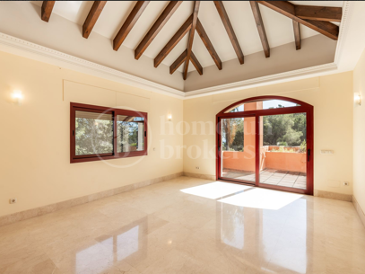 Villa Reales - Fastighet i klassisk andalusisk stil i Gated Community i Marbella Golden Mile