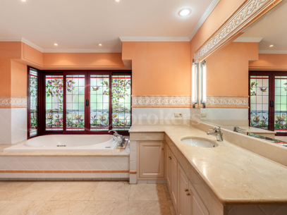 Villa Reales - Fastighet i klassisk andalusisk stil i Gated Community i Marbella Golden Mile