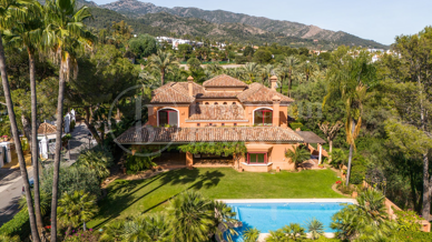 Villa Reales - Fastighet i klassisk andalusisk stil i Gated Community i Marbella Golden Mile