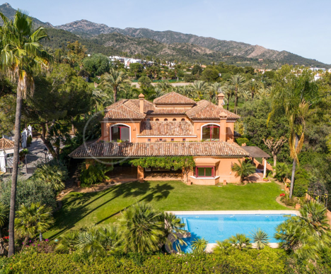 Villa Reales - Classic Andalusian Style property in Gated Community in Marbella Golden Mile