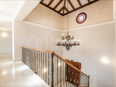 Villa Reales - Fastighet i klassisk andalusisk stil i Gated Community i Marbella Golden Mile