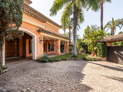 Villa Reales - Fastighet i klassisk andalusisk stil i Gated Community i Marbella Golden Mile