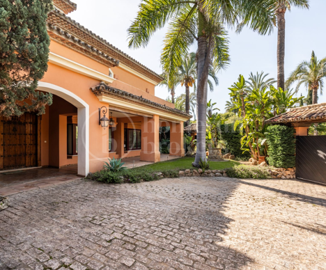 Villa Reales - Classic Andalusian Style property in Gated Community in Marbella Golden Mile