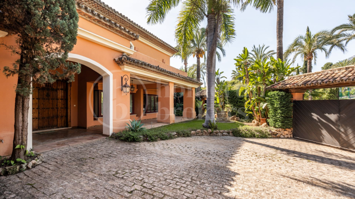 Villa Reales - Classic Andalusian Style property in Gated Community in Marbella Golden Mile