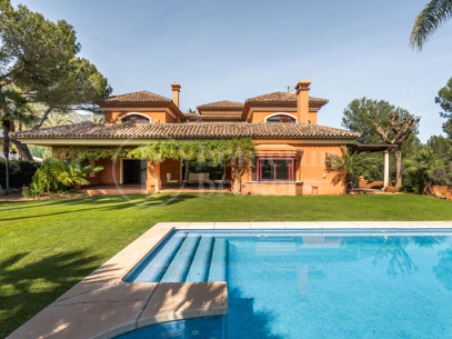 Villa Reales - Fastighet i klassisk andalusisk stil i Gated Community i Marbella Golden Mile