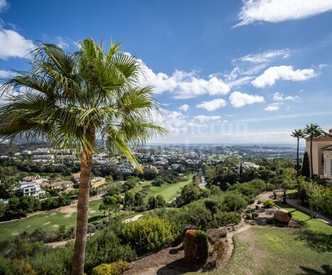 Penthouse Buenavista - with Panoramic Views in La Quinta, Benahavis