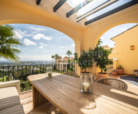 Penthouse Buenavista - with Panoramic Views in La Quinta, Benahavis