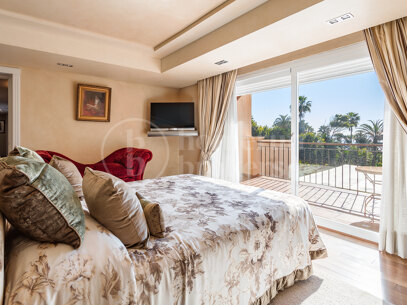Villa Albustan - Beachfront Villa in the New Golden Mile