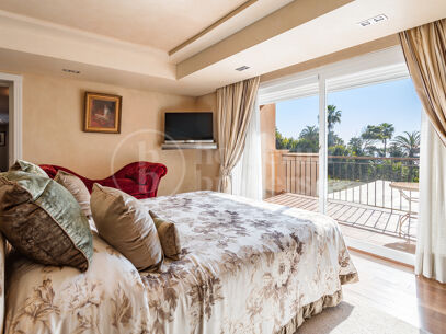Villa Albustan - Beachfront Villa in the New Golden Mile