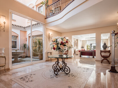 Villa Albustan - Beachfront Villa in the New Golden Mile
