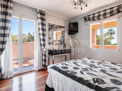 Villa Albustan - Beachfront Villa in the New Golden Mile
