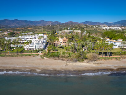 Villa Albustan - Beachfront Villa in the New Golden Mile