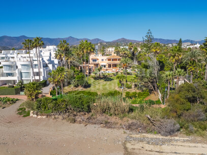 Villa Albustan - Beachfront Villa in the New Golden Mile