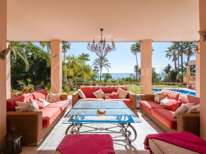 Villa Albustan - Beachfront Villa in the New Golden Mile