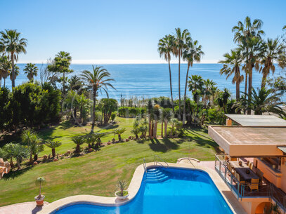 Villa Albustan - Beachfront Villa in the New Golden Mile