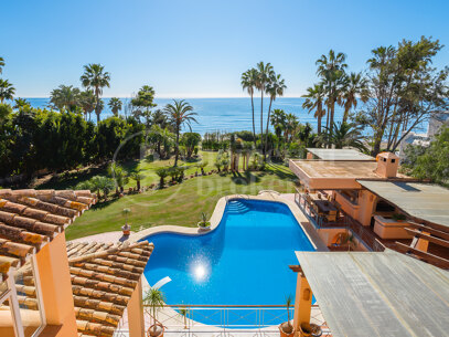 Villa Albustan - Beachfront Villa in the New Golden Mile
