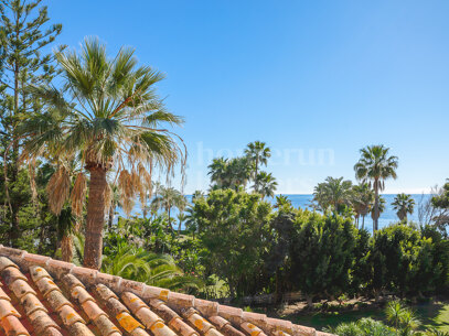 Villa Albustan - Beachfront Villa in the New Golden Mile
