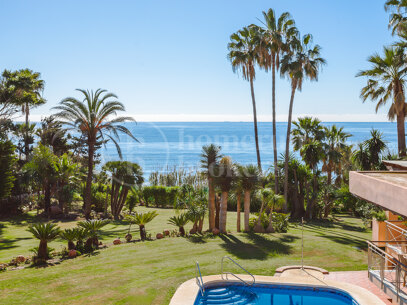 Villa Albustan - Beachfront Villa in the New Golden Mile