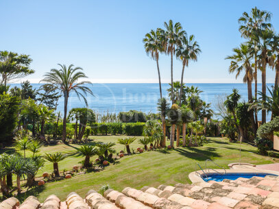 Villa Albustan - Beachfront Villa in the New Golden Mile