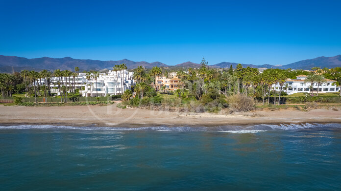 Villa Albustan - Beachfront Villa in the New Golden Mile