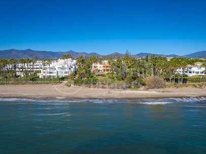 Villa Albustan - Beachfront Villa in the New Golden Mile