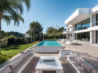 Villa Ciervo - Elegant Mästerverk med Havsutsikt i El Madroñal