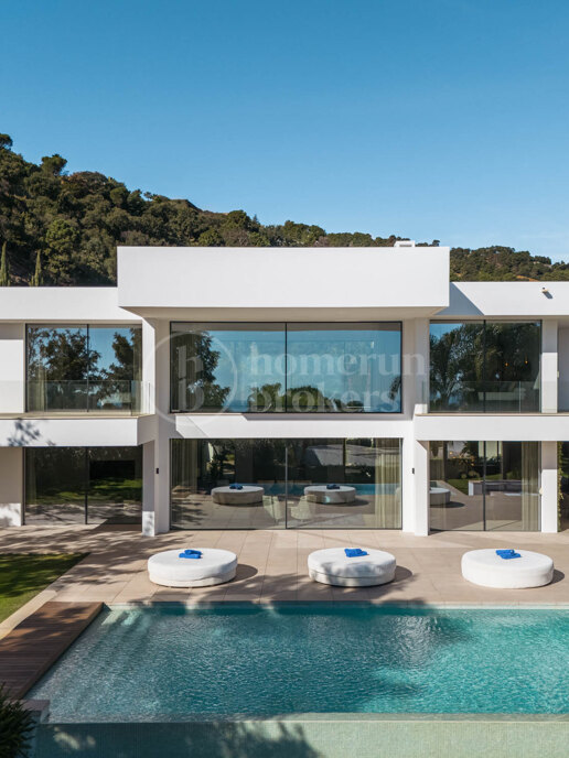 Villa Ciervo - Elegant Mästerverk med Havsutsikt i El Madroñal