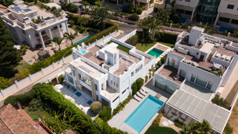 Villa Ravetta - Contemporary Coastal Luxury on Marbella’s Golden Mile