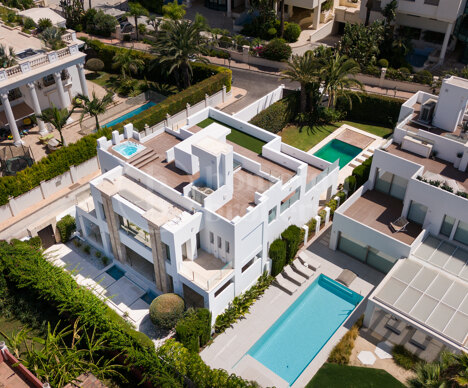 Villa Ravetta - Contemporary Coastal Luxury on Marbella’s Golden Mile