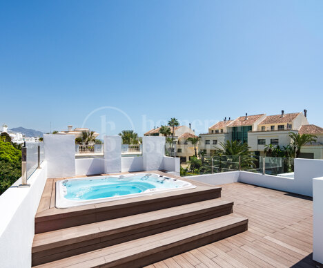 Villa Ravetta - Contemporary Coastal Luxury on Marbella’s Golden Mile