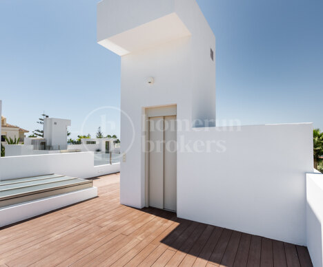 Villa Ravetta - Contemporary Coastal Luxury on Marbella’s Golden Mile