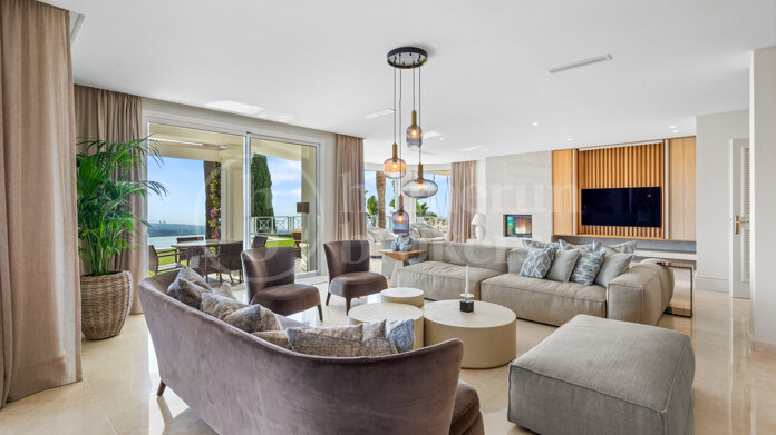 Luxurious Villa Veranda with Stunning Sea and Mountain Views in Altos de Los Monteros, Marbella