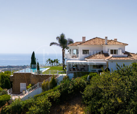 Luxurious Villa Veranda with Stunning Sea and Mountain Views in Altos de Los Monteros, Marbella