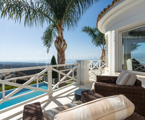 Luxurious Villa Veranda with Stunning Sea and Mountain Views in Altos de Los Monteros, Marbella