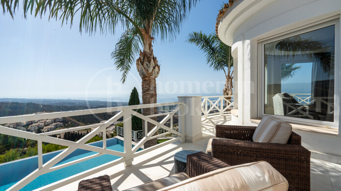 Luxurious Villa Veranda with Stunning Sea and Mountain Views in Altos de Los Monteros, Marbella