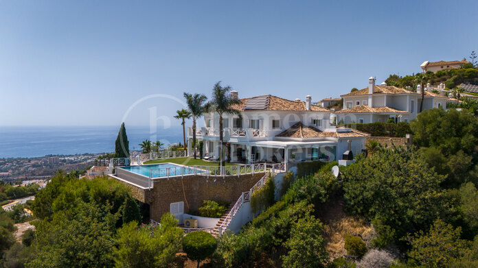 Luxurious Villa Veranda with Stunning Sea and Mountain Views in Altos de Los Monteros, Marbella