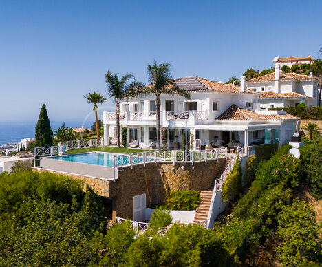 Luxurious Villa Veranda with Stunning Sea and Mountain Views in Altos de Los Monteros, Marbella