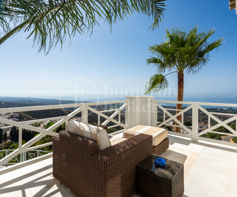 Luxurious Villa Veranda with Stunning Sea and Mountain Views in Altos de Los Monteros, Marbella