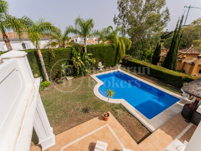 Casa El Herrojo - Klassisk Villa i det Gated Community El Herrojo Alto