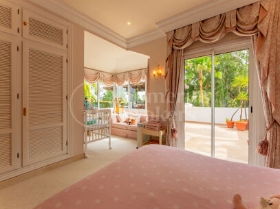 Casa El Herrojo - Classic Villa in Gated Community El Herrojo Alto.