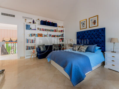 Casa El Herrojo - Classic Villa in Gated Community El Herrojo Alto.
