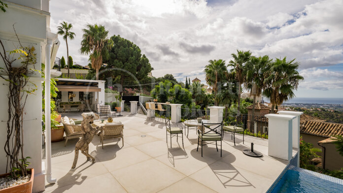 Villa Arborea - Classic Villa Panoramic Mediterranean Views in El Madroñal, Benahavis