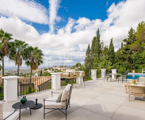 Villa Arborea - Classic Villa Panoramic Mediterranean Views in El Madroñal, Benahavis