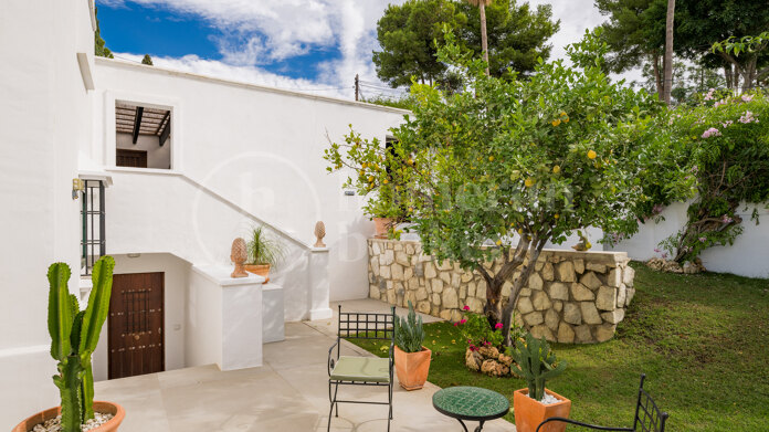 Villa Arborea - Classic Villa Panoramic Mediterranean Views in El Madroñal, Benahavis